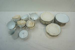 lot 395 image: noritake china