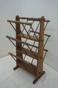 lot 405 image: magazine holder