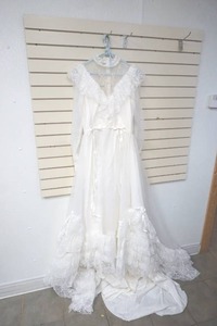 lot 420 image: vintage white dress