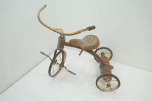 lot 423 image: vintage trike