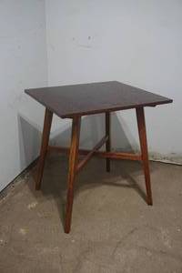 lot 431 image: side table