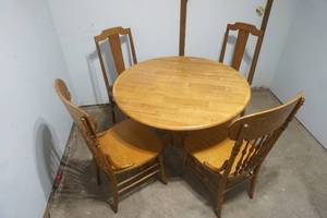lot 432 image: round table, chairs