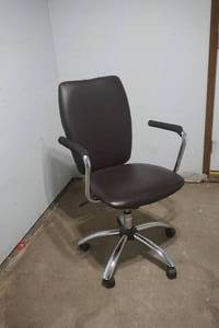 lot 479 image: office chair