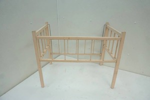 lot 485 image: doll crib