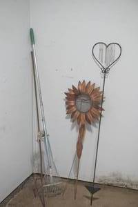 lot 469 image: wind chimes