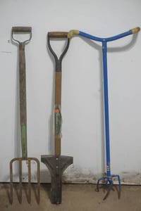lot 474 image: garden tools