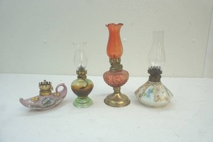 lot 149 image: vintage oil lamps