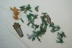 lot 155 image: army solider toys