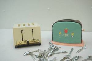 lot 157 image: toy  toasters