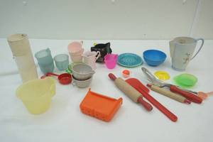 lot 158 image: play kitchen toys