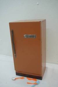 lot 168 image: vintage toy refrigerator stocked full