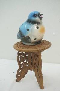 lot 174 image: ceramic bird