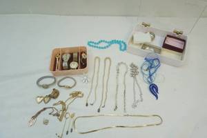 lot 180 image: vintage jewelry