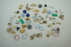 lot 183 image: vintage jewelry