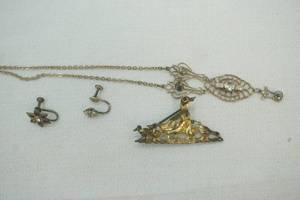 lot 184 image: jewelry