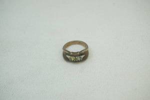 lot 186 image: ring