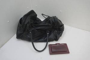 lot 192 image: black duffle bag