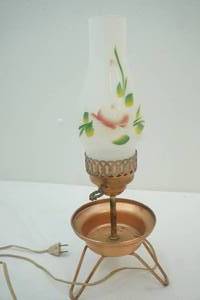 lot 194 image: vintage lamp