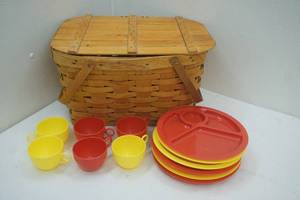 lot 204 image: picnic basket
