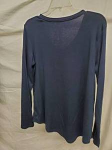 lot 12 image: Eddie Bauer Blue V-Neck Long Sleeved Sweater XL