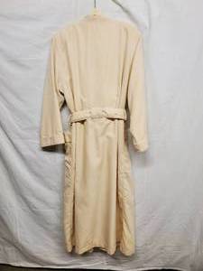 lot 32 image: Chadsworth & Haig Hotel Luxury Cream Bathrobe Medium