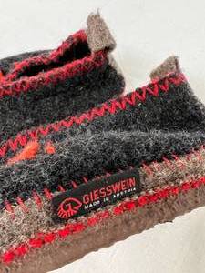 lot 180 image: Giesswein Black Wool wFloral Appliqu Slippers&nbspShoe Size 8 12