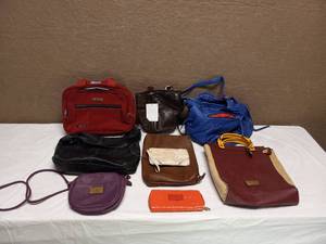 lot 25 image: (8) PURSES