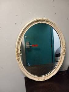 lot 38 image: VINTAGE MID CENTURY MODERN OVAL MIRROR