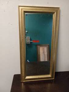 lot 43 image: GOLD GUILDED FRAMED MIRROR
