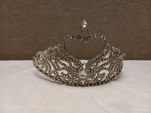 lot 47 image: PRINCESS CROWN  TIARA