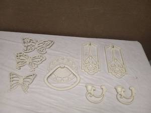 lot 78 image: VINTAGE HOMCO BUTTERFLIES WALL ART AND CANDLE HOLDERS