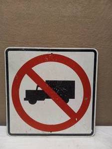lot 80 image: ALUMINIUM NO TRUCK ALLOWED SIGN PICTURE