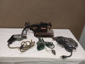 lot 88 image: VINTAGE DRILLS & CRAFTSMAN BELT SANDER WITH LIGHT