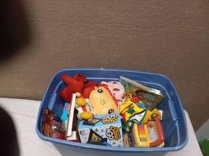lot 89 image: TOTE OF KIDS TOYS
