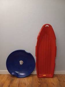 lot 105 image: (2) PLASTIC SLEDS
