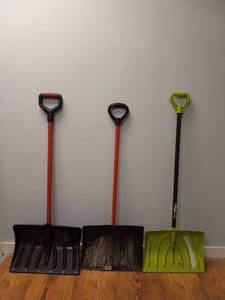 lot 109 image: (3) SNOW SHOVELS