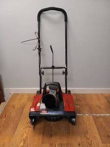 lot 111 image: TORO 1800 POWER CURVE ELECTRIC SNOW BLOWER
