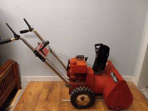 lot 112 image: TORO 521 SNOW BLOWER