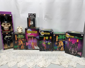 lot 21 image: Vintage Halloween Items In Packages