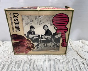 lot 25 image: The Monkees Band Collectible
