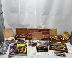 lot 28 image: Antique Fountain Pens