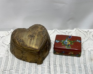 lot 37 image: Trinket Boxes