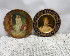 lot 44 image: Vintage Portrait Plates