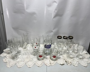 lot 50 image: Glassware