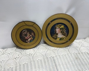 lot 55 image: Glass Pictures