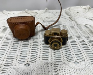 lot 76 image: Vintage Mini Camera