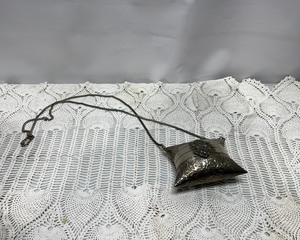 lot 77 image: Antique Metal Purse