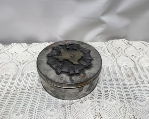 lot 192 image: Texas Metal Tin