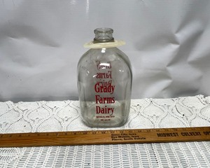 lot 196 image: Grady Farms Milk Glass