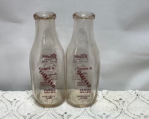 lot 198 image: Oakland Dairy Milk Glass